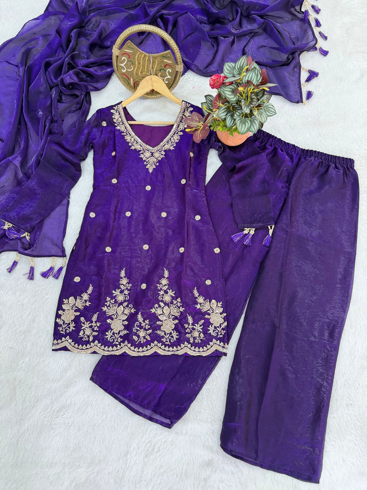 Paratpartara Collection